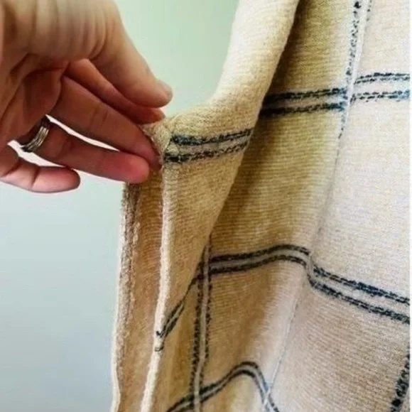 St. John Knit Poncho cardigan wrap - Picture 4 of 12